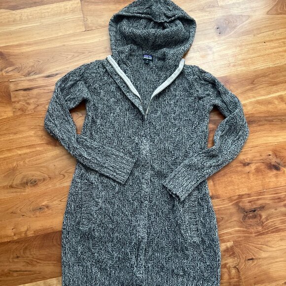 Women's Patagonia zip up hooded sweater - Picture 1 of 5